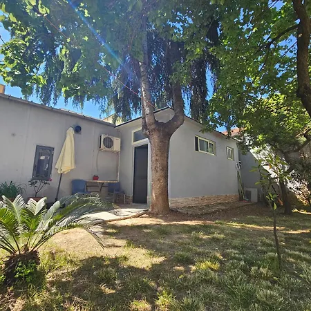 Near Pazari Ri בית נופש טיראנה